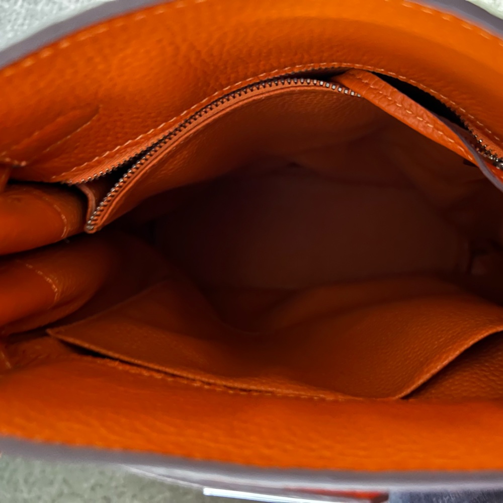 Orange crossbody Calvin Klein, only worn once or twice